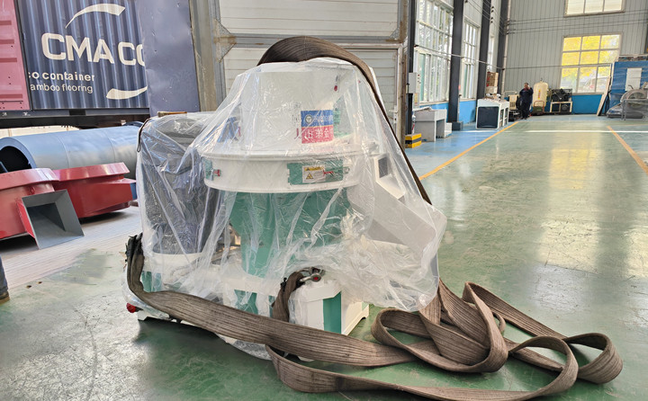 顆粒機單機時產量可以達到0.7-1噸,一天按照10小時計算,可以產出7-10噸成品顆粒,按照1噸顆粒最低100元錢利潤來計算,一天的利潤可以達到700-1000元。 顆粒機單機時產量可以達到0.7-1噸,一天按照10小時計算,可以產出7-10噸成品顆粒,按照1噸顆粒最低100元錢利潤來計算,一天的利潤可以達到700-1000元。